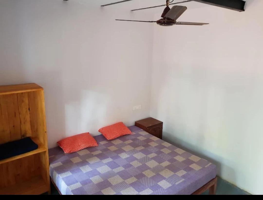 Cocks Town Hotel Arambol Room photo